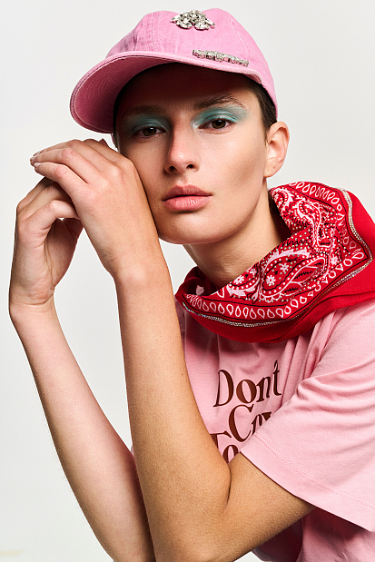 Gorra tipo jockey strass