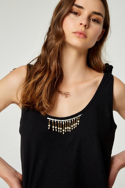Sleeveless top with beads on the neckline