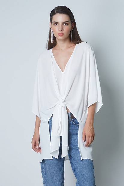 Асиметрична блуза с детайл възел