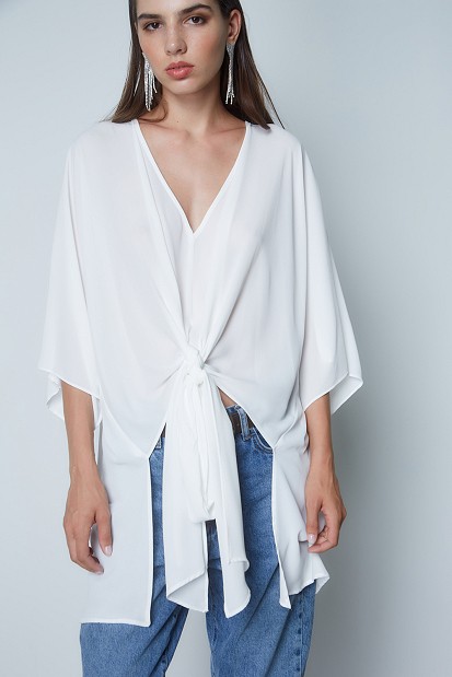 Асиметрична блуза с детайл възел