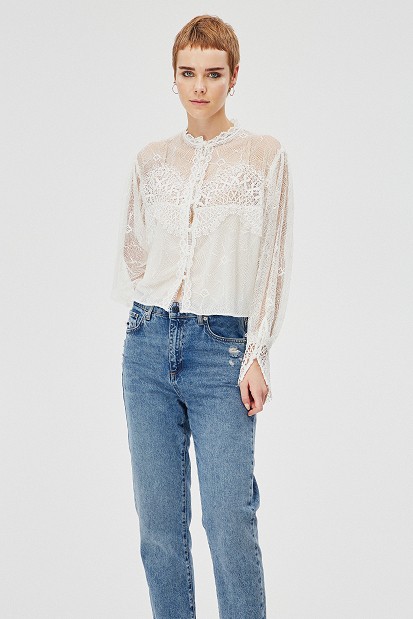 Shirt with lace
