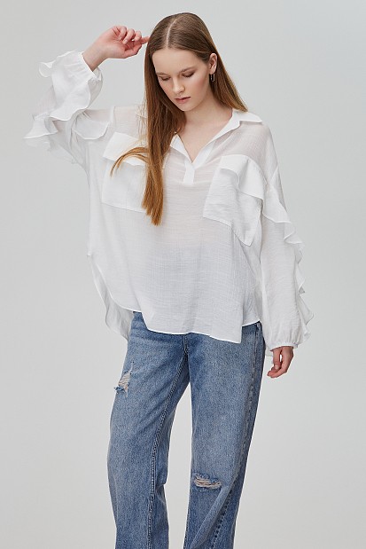 Blouse with ruffles on the sleeves