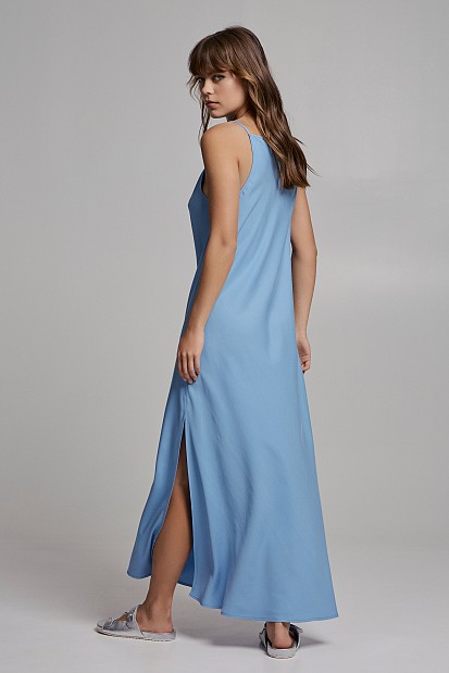 Maxi dress with straps