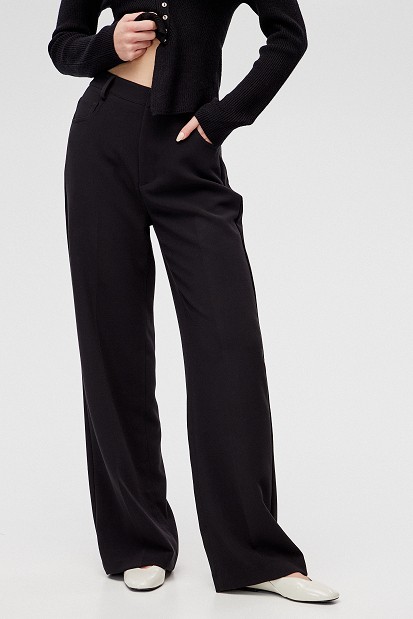Highwaisted monochrome trousers
