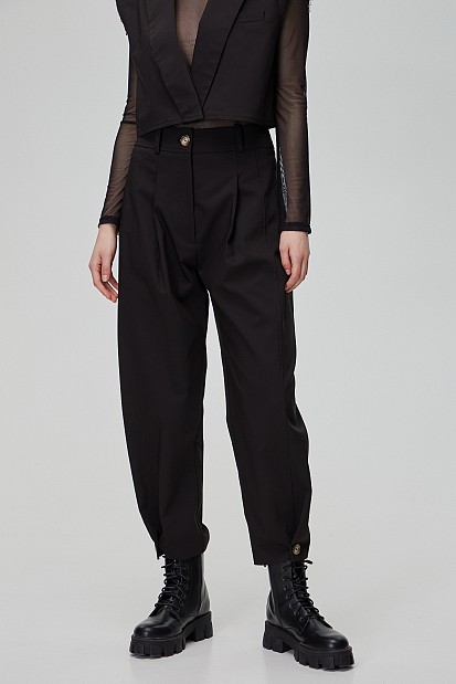 Highwaisted trousers with pleats