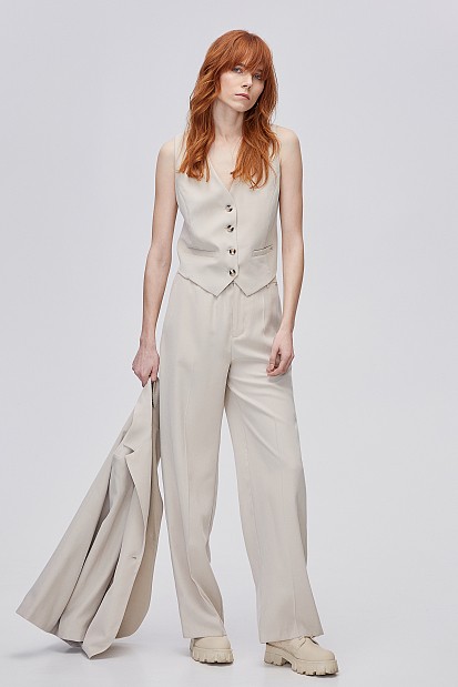 Highwaisted trousers in straight line