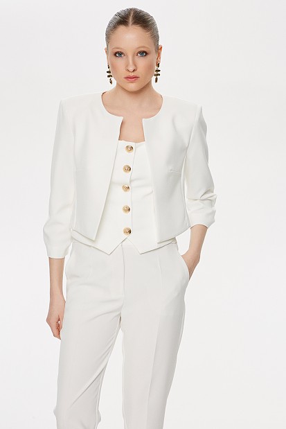 Crop blazer with 3/4 length sleeves