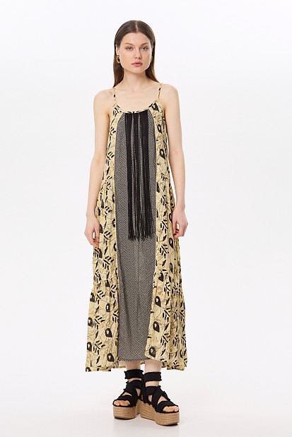 Maxi dress with fringes