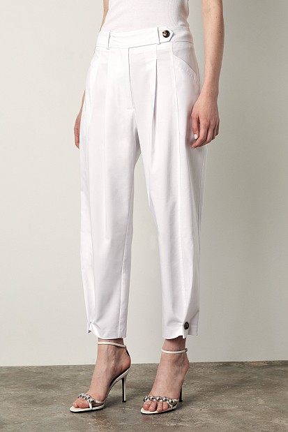 Highwaisted trousers with pleats