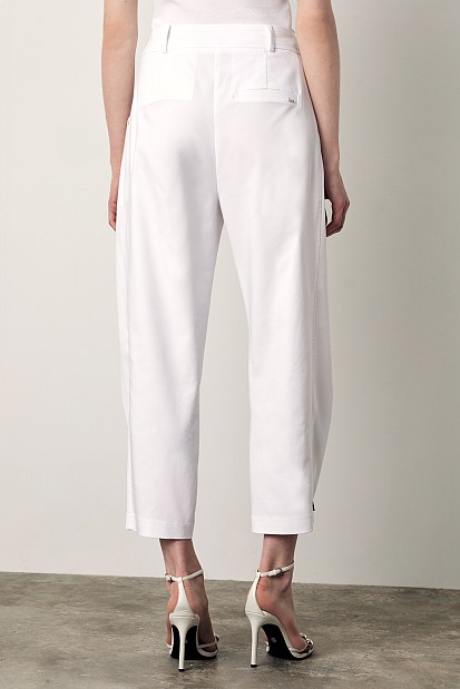 Highwaisted trousers with pleats