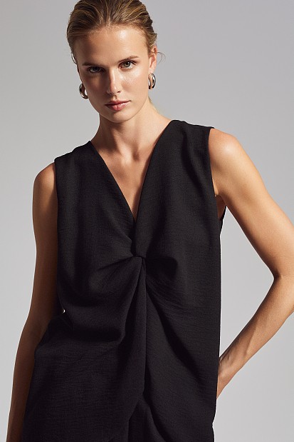 Sleeveless blouse with slit
