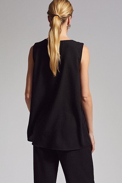Sleeveless blouse with slit