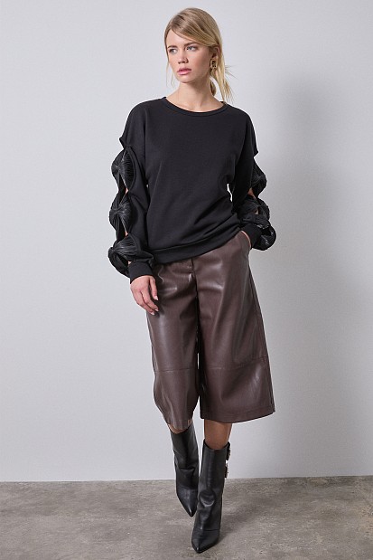 Blouse with bows on the sleeves