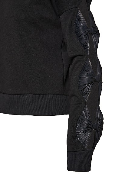 Blouse with bows on the sleeves