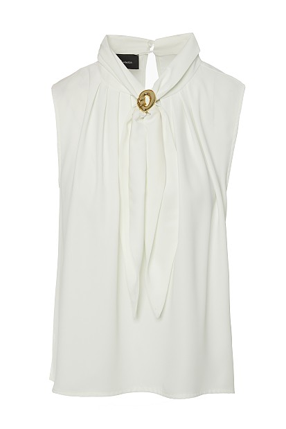 Sleeveless blouse with jewelry
