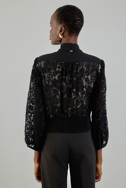 Tailored-waist long sleeves blouse with lace