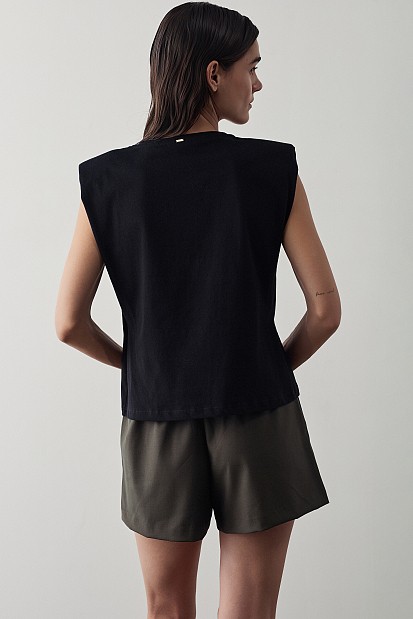 Sleeveless blouse with applique bow