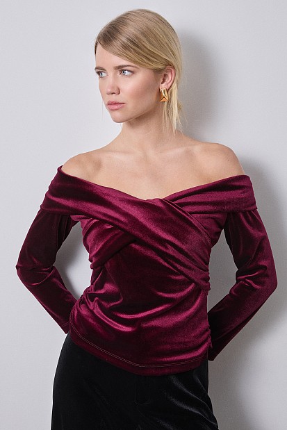 Velvet off-shoulders blouse