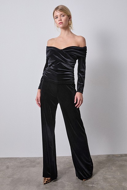 Βελούδινη  μπλούζα με έξω ώμους