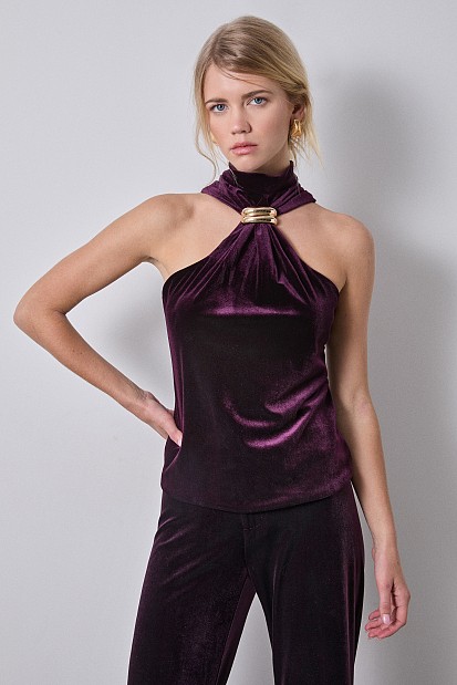 Sleeveless velvet top with hoop