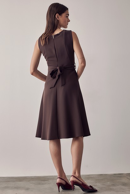 Midi sleeveless dress with belt