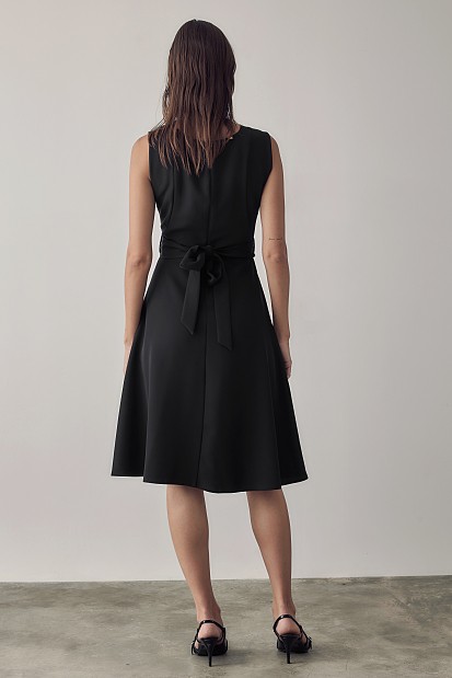Midi sleeveless dress with belt