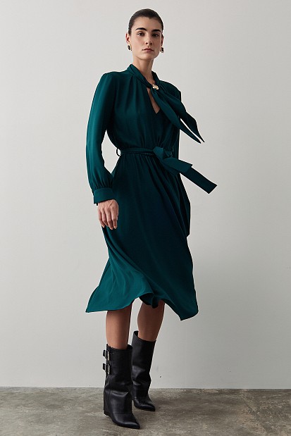 Μίντι μακρυμάνικο φόρεμα με κόσμημα