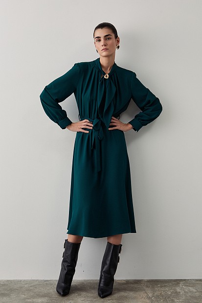 Μίντι μακρυμάνικο φόρεμα με κόσμημα