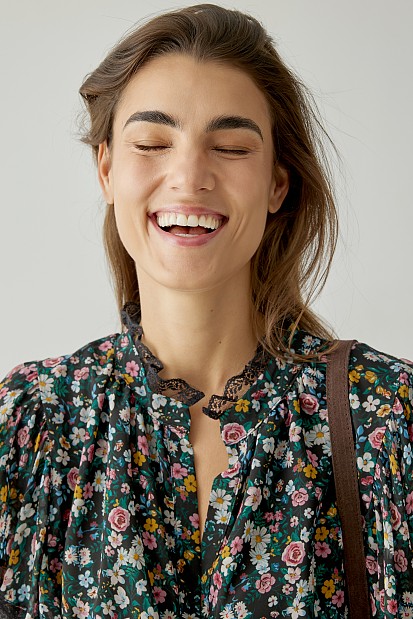 Φόρεμα φλοράλ με βολάν