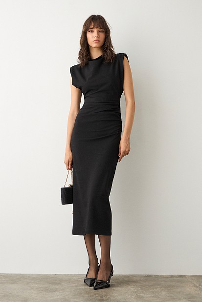 Μίντι εφαρμοστό φόρεμα με στρας