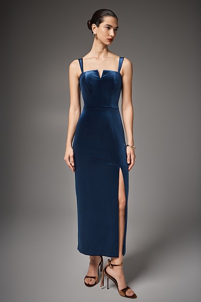 Кадифена рокля с презрамки