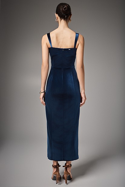 Кадифена рокля с презрамки