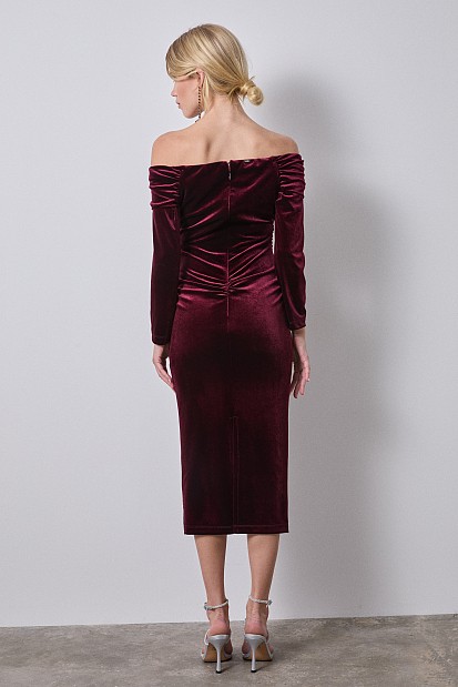 Off-shoulders midi velvet dress