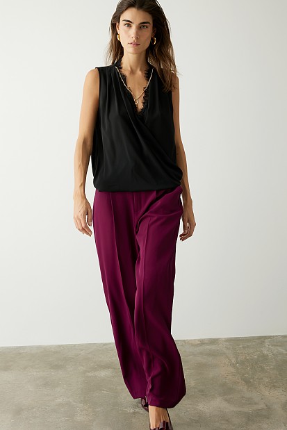 Trousers with pleats