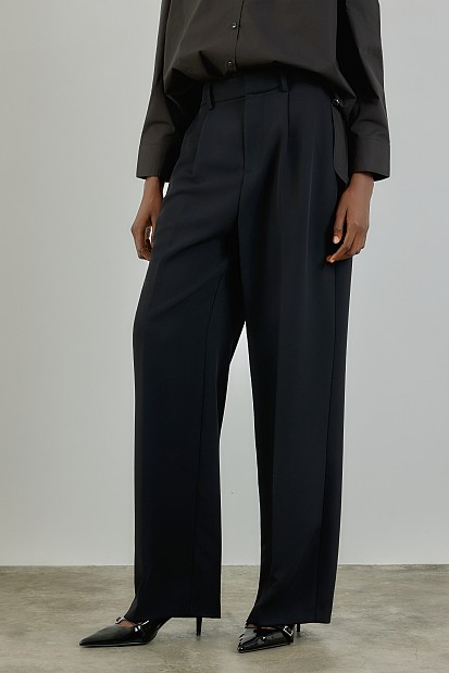 Trousers with pleats