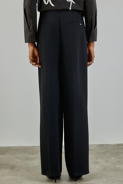 Trousers with pleats