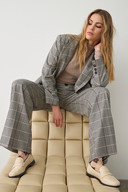 Plaid trouers with pleats