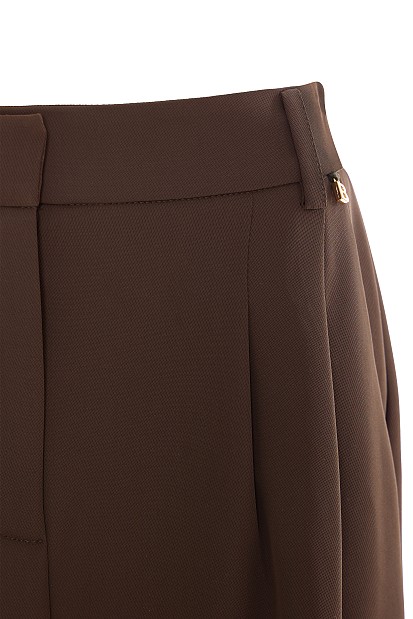 Pants with pleats and elasticated waist