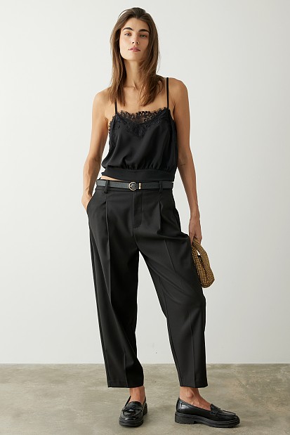 Barrel trousers with belt