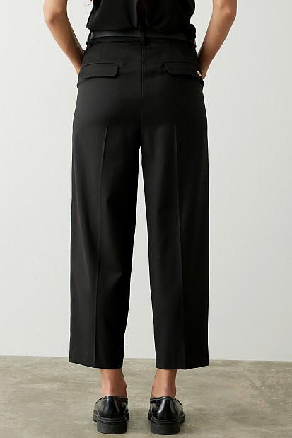 Barrel trousers with belt