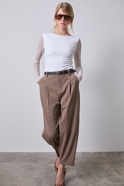 Barrel trousers with belt