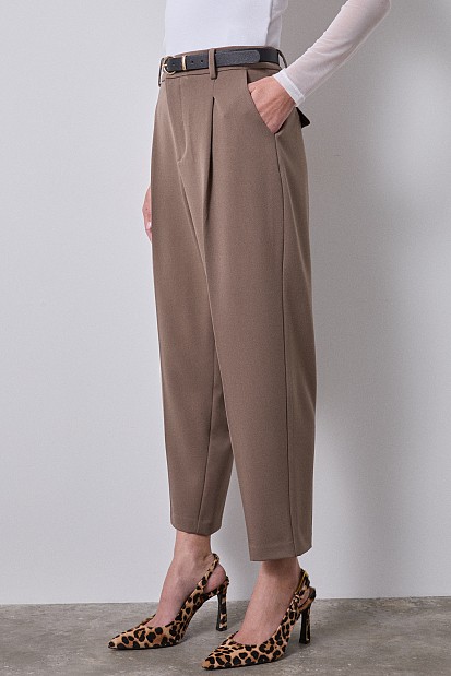 Barrel trousers with belt