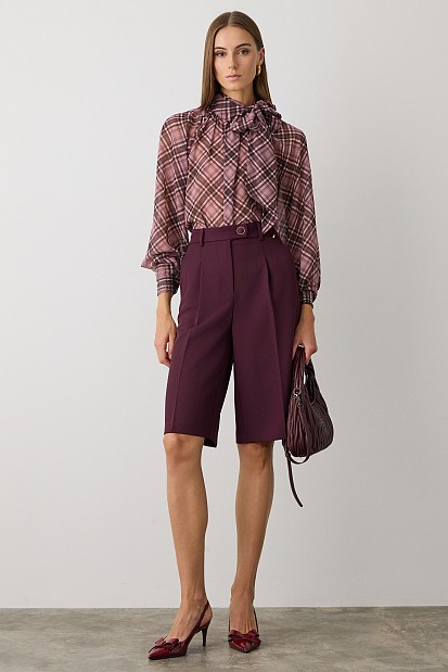 Bermuda shorts with pleat