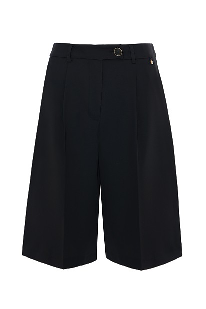 Bermuda shorts with pleat
