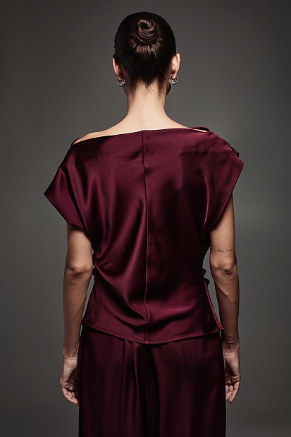 Satin blouse with one shoulder - Gold label