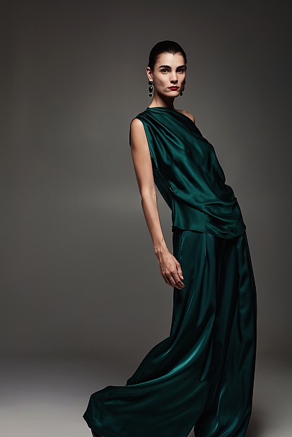Satin blouse with one shoulder - Gold label