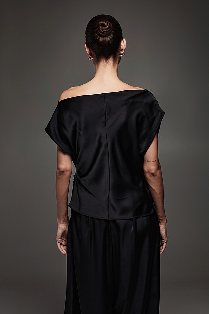 Satin blouse with one shoulder - Gold label