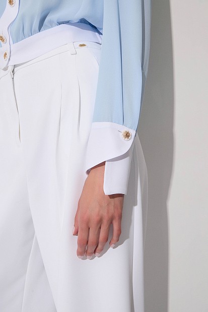 Cropped blouse with buttons