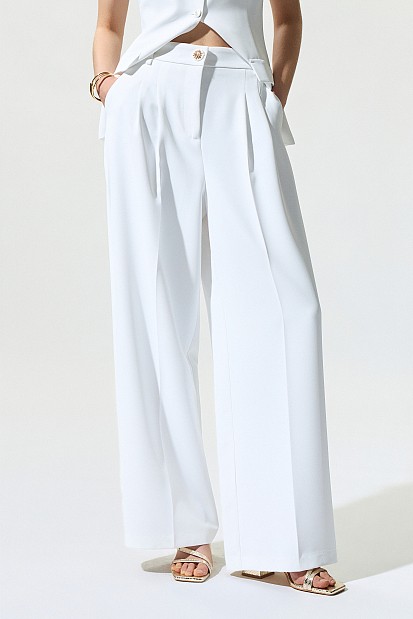 Crepe trousers with pleats