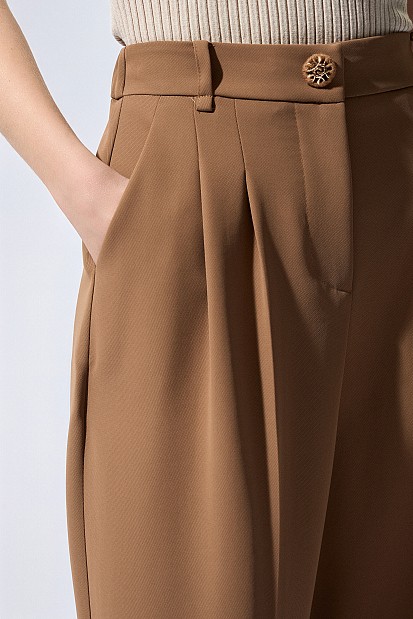 Crepe trousers with pleats